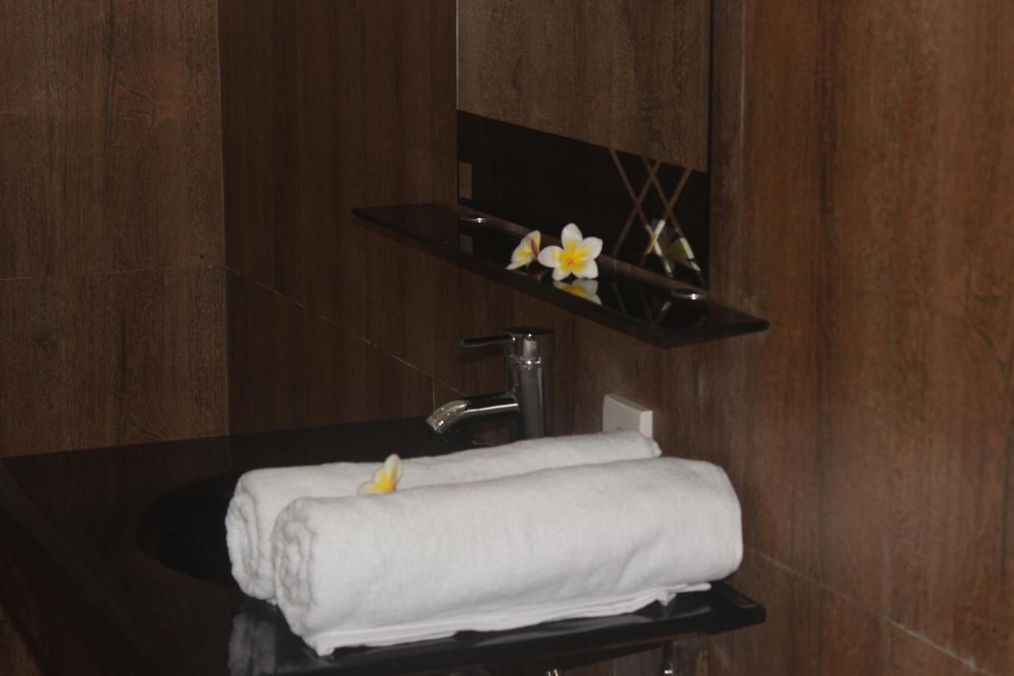 Silvy Guesthouse Canggu Екстериор снимка