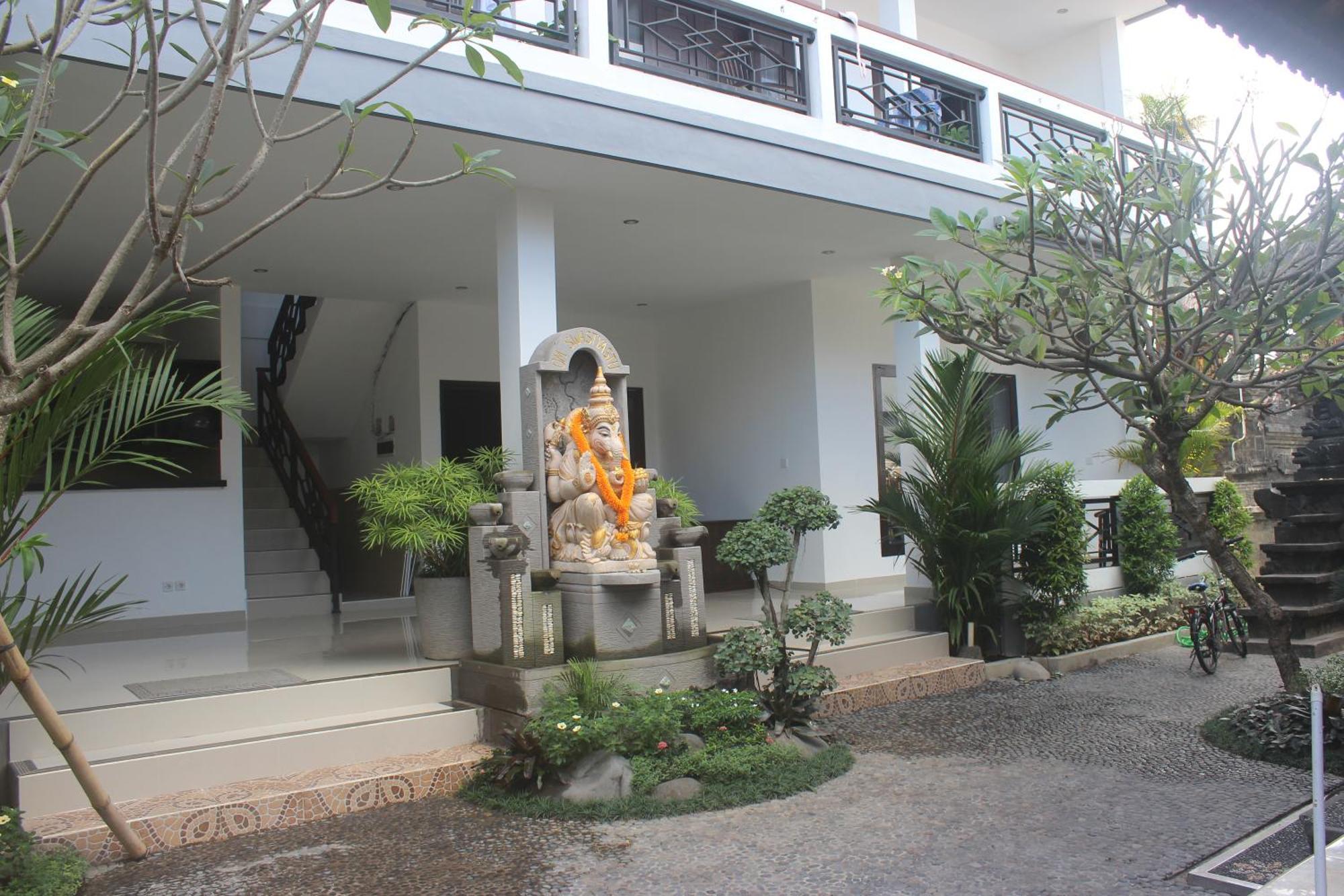 Silvy Guesthouse Canggu Екстериор снимка