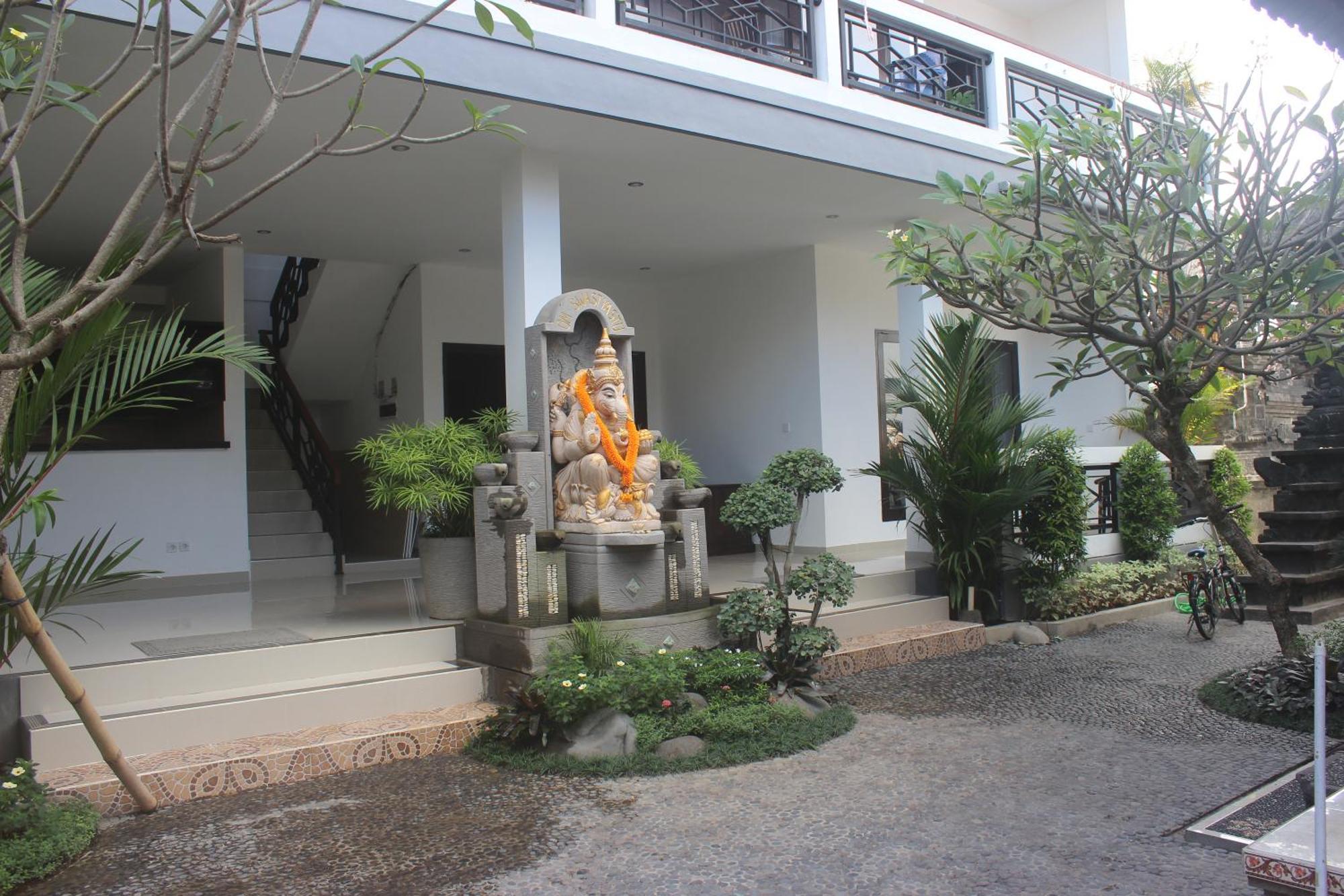 Silvy Guesthouse Canggu Екстериор снимка